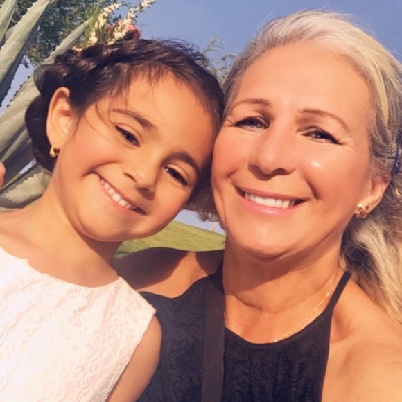 Meet Hanan Trusted Seller 5* Rating Fast shipping Posh Ambassador - Picture 8 of 11